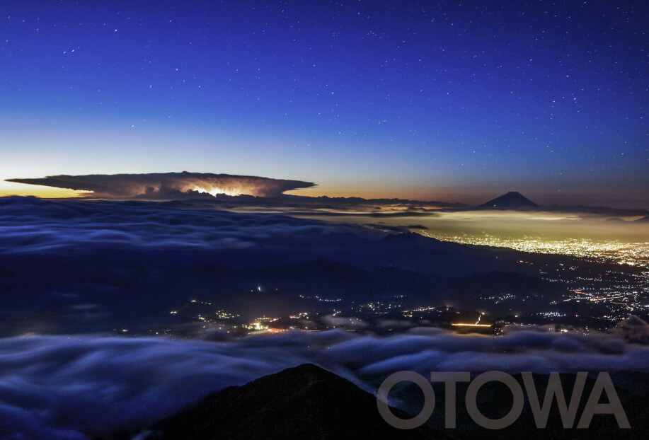 第16回 雷写真コンテスト受賞作品 銅賞 -発光するかなとこ雲-